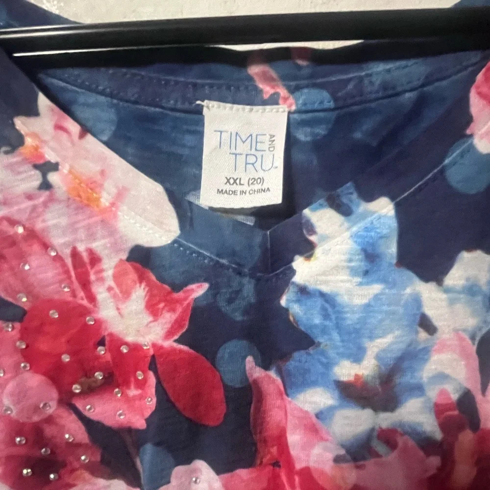 411* New! Time and Tru Sleeveless Navy Floral Top - Picture 8 of 14